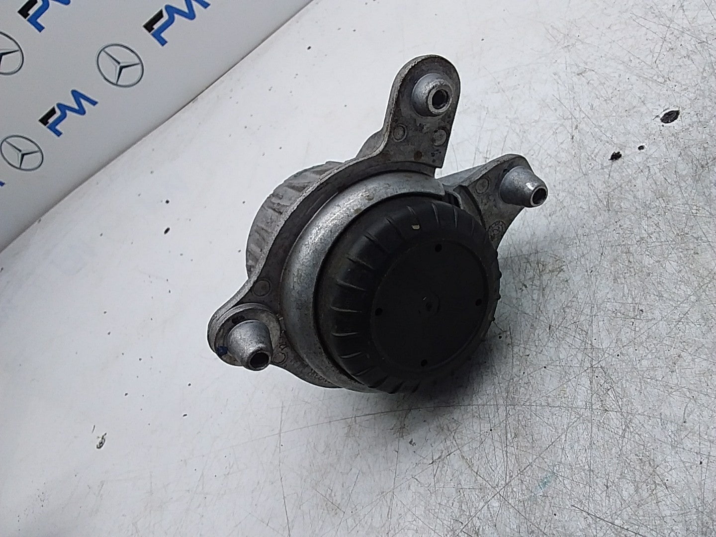 MERCEDES BENZ C-CLASS W205  ENGINE MOUNT RIGHT OS A2052407700 FMR337