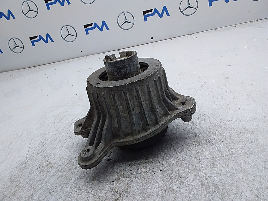 MERCEDES BENZ  C-CLASS  W205  ENGINE MOUNT LEFT NS A2052406617 FMR351