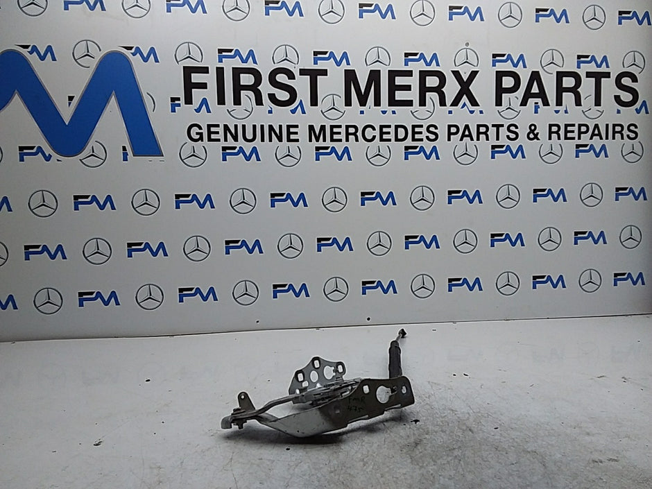 MERCEDES BENZ  C-CLASS W205 BONNET HINGE LEFT PASSENGER SIDE A2058800828 FMR475