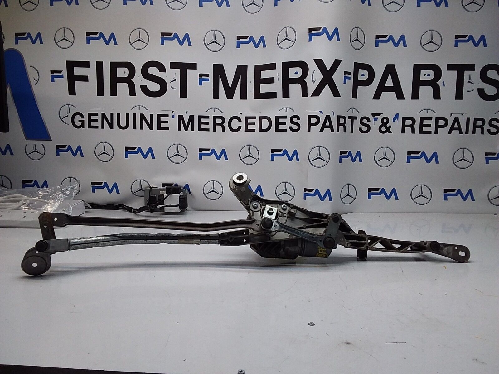 MERCEDES E-CLASS 2015 W212 A2128201340 FRONT WIPER MOTOR  FM00173