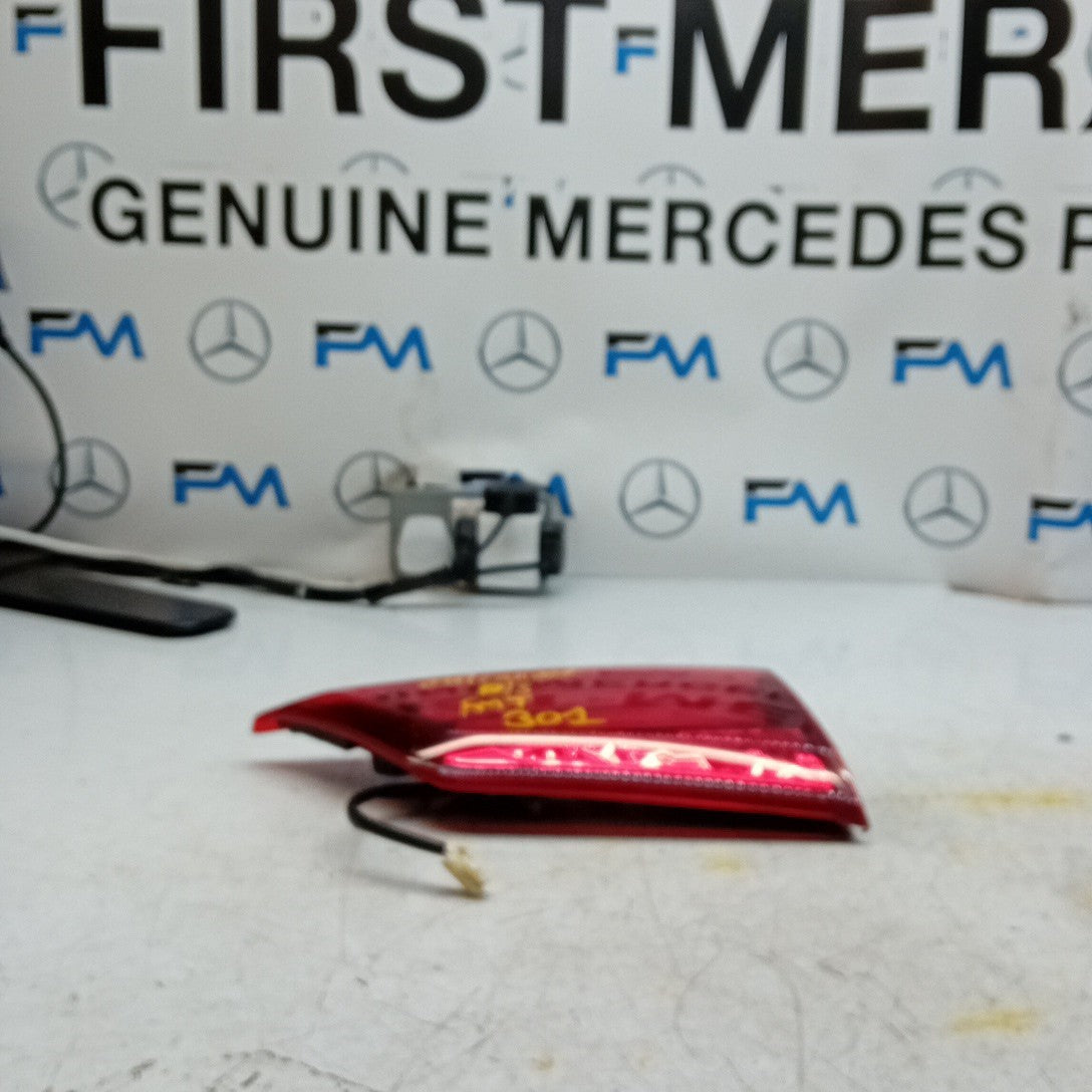 MITSUBISHI OUTLANDER MK3 DRIVER SIDE RIGHT REAR INNER TAIL LIGHT 2013 FMT301