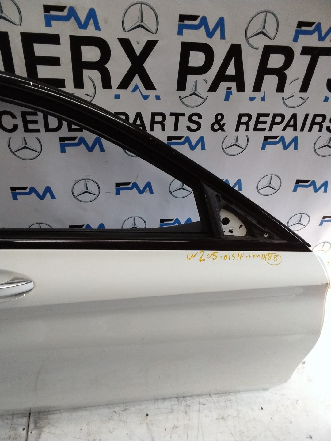 MERCEDES BENZ C-CLASS W205 DRIVER SIDE FRONT DOOR O/S/F COMPLETE WHITE  FMD88