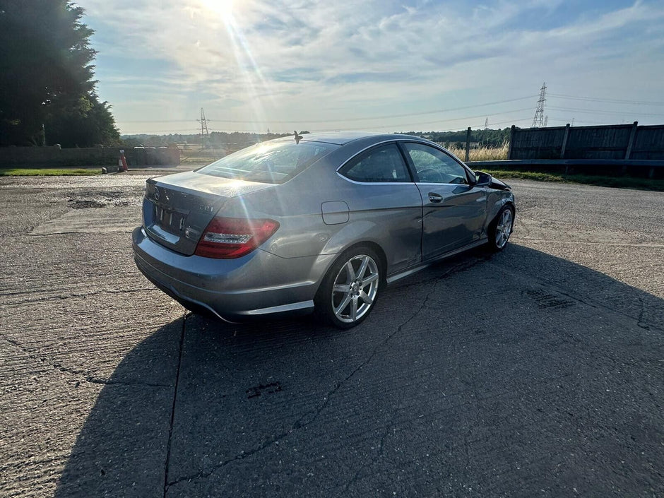 MERCEDES BENZ C-CLASS W204 - BREAKING / FRONT BUMPER AND WINGS