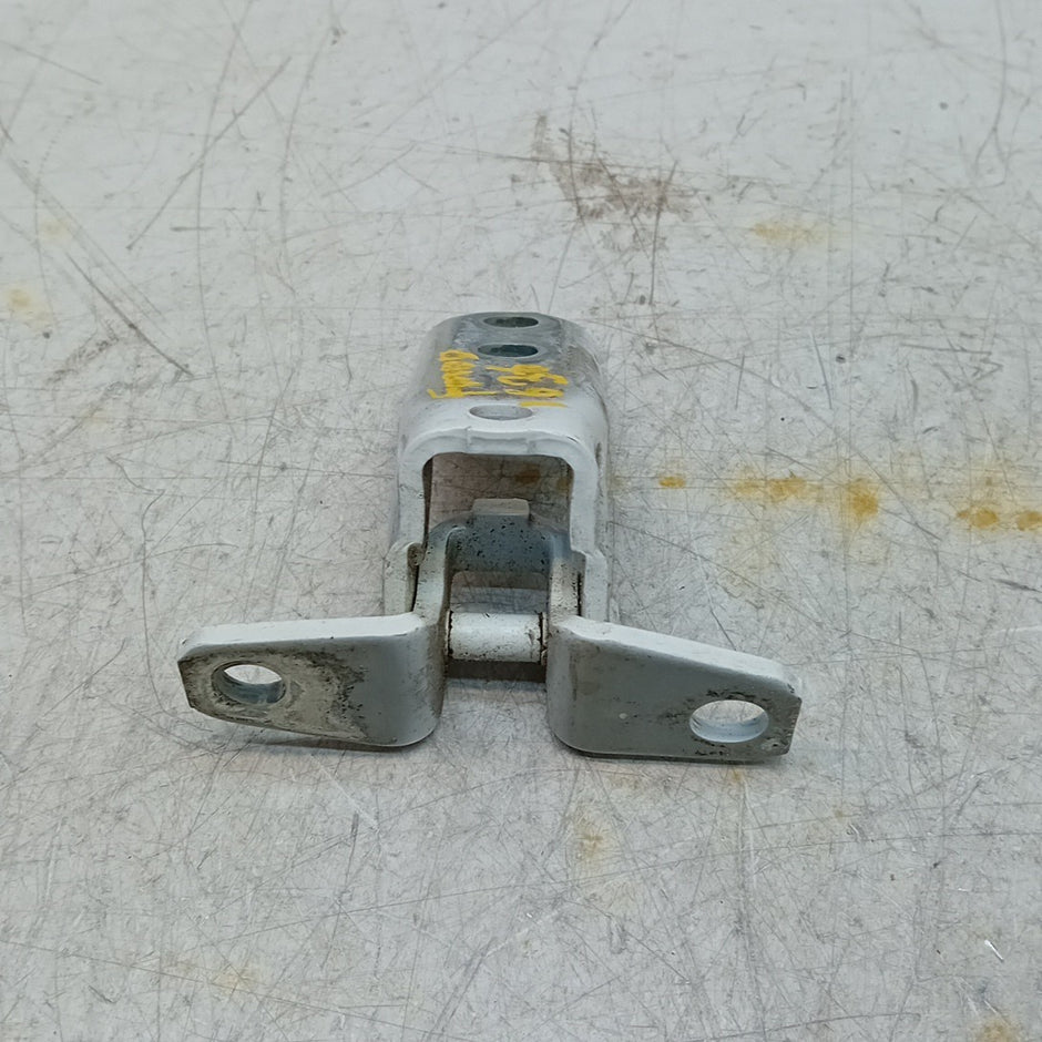 MITSUBISHI OUTLANDER MK3  FRONT DOOR HINGE PANEL A523 A046834 FM001636
