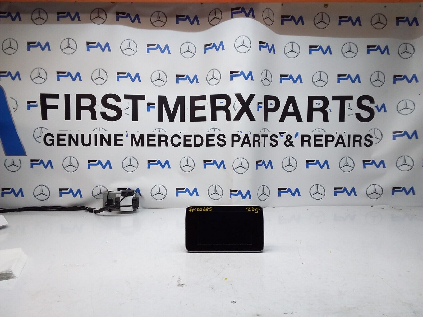 MERCEDES C-CLASS W205 2016 SAT NAV MULTIMEDIA SCREEN A2059004113 FM00685