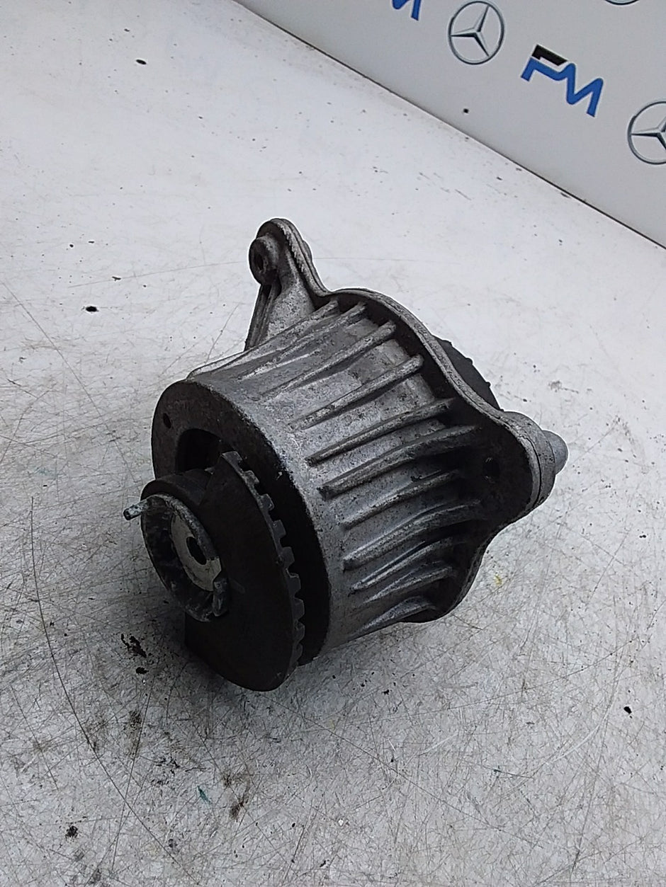 MERCEDES BENZ  C-CLASS  W205  ENGINE MOUNT RIGHT OS A2052406717 FMR362