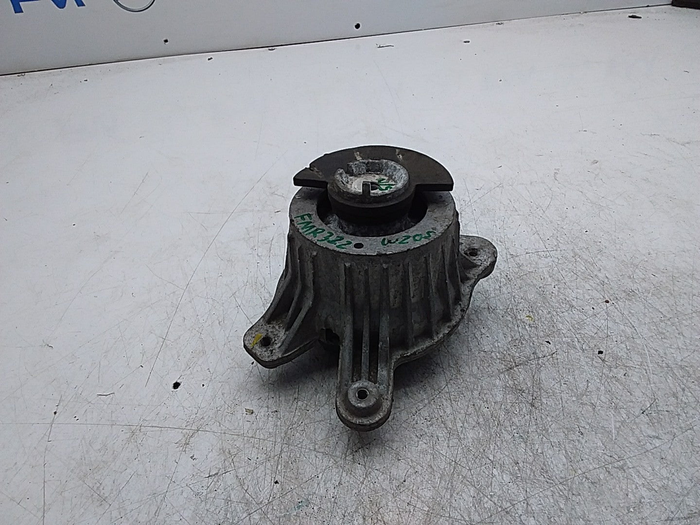 MERCEDES BENZ  C-CLASS W205  ENGINE MOUNT LEFT NS A2052406617 FMR322