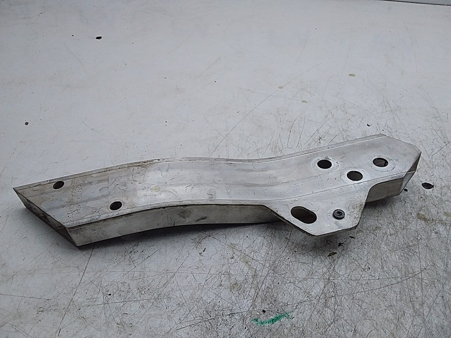 MERCEDES E-CLS W213 RADIATOR SUPPORT BRACKET RIGHT FMR250
