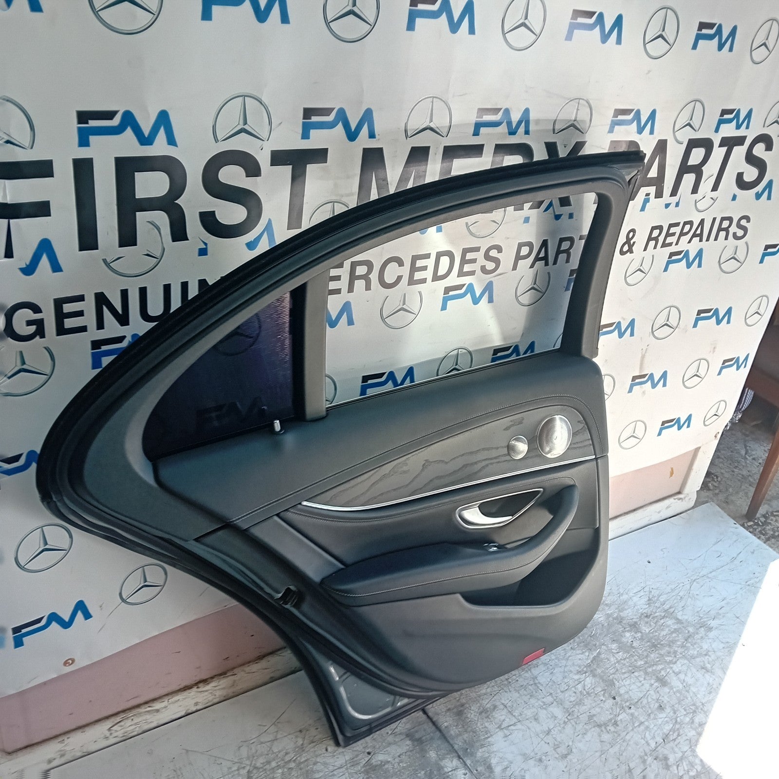 MERCEDES E-CLASS W213 PASSENGER REAR DOOR NSR 2016 ON GREY COMPLETE  FMD513