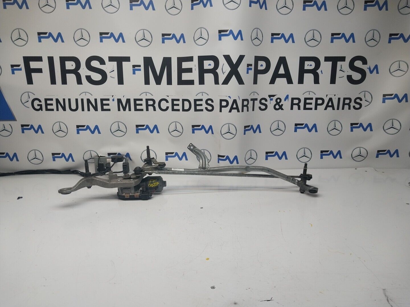 14-21 MERCEDES C CLASS WINDSCREEN WIPER MOTOR & LINKAGE FRONT A2058200940FM00214