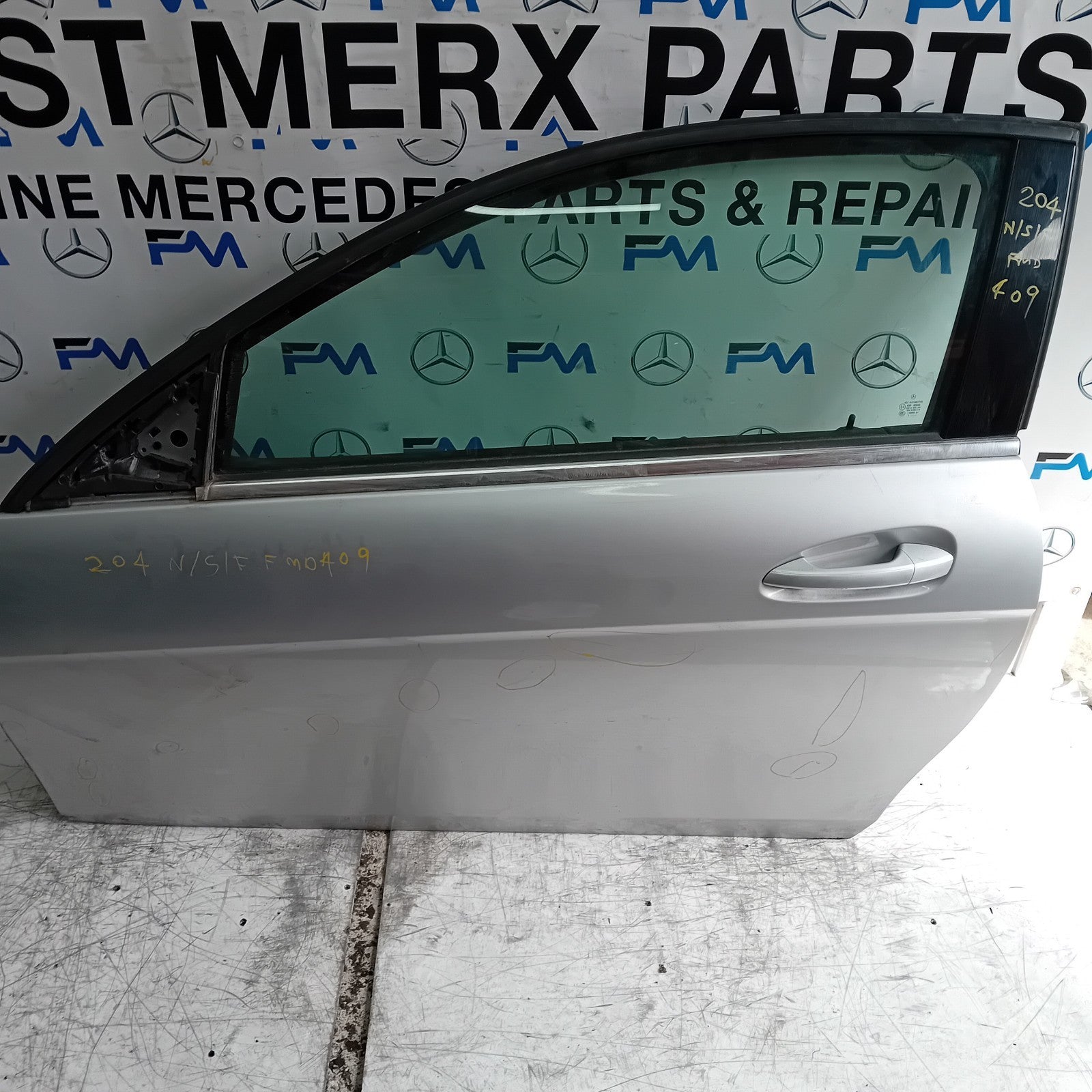MERCEDES C-CLASS W204 PASSENGER FRONT DOOR NSF 2008-14 SILVER COMPLETE FMD409