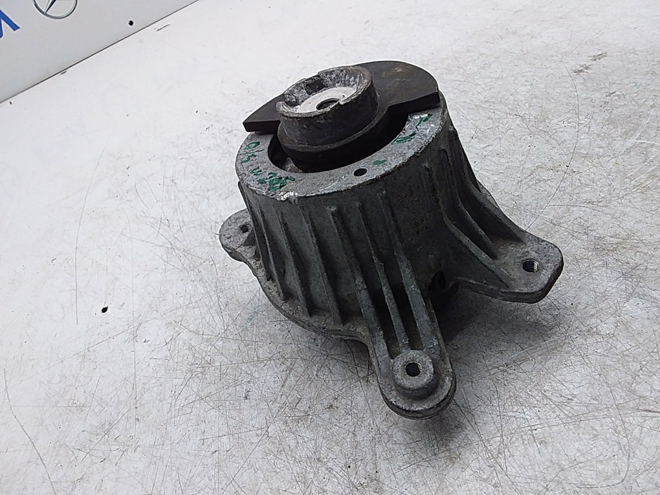 MERCEDES BENZ  C-CLASS W205  ENGINE MOUNT RIGHT OS A2052406717 FMR331
