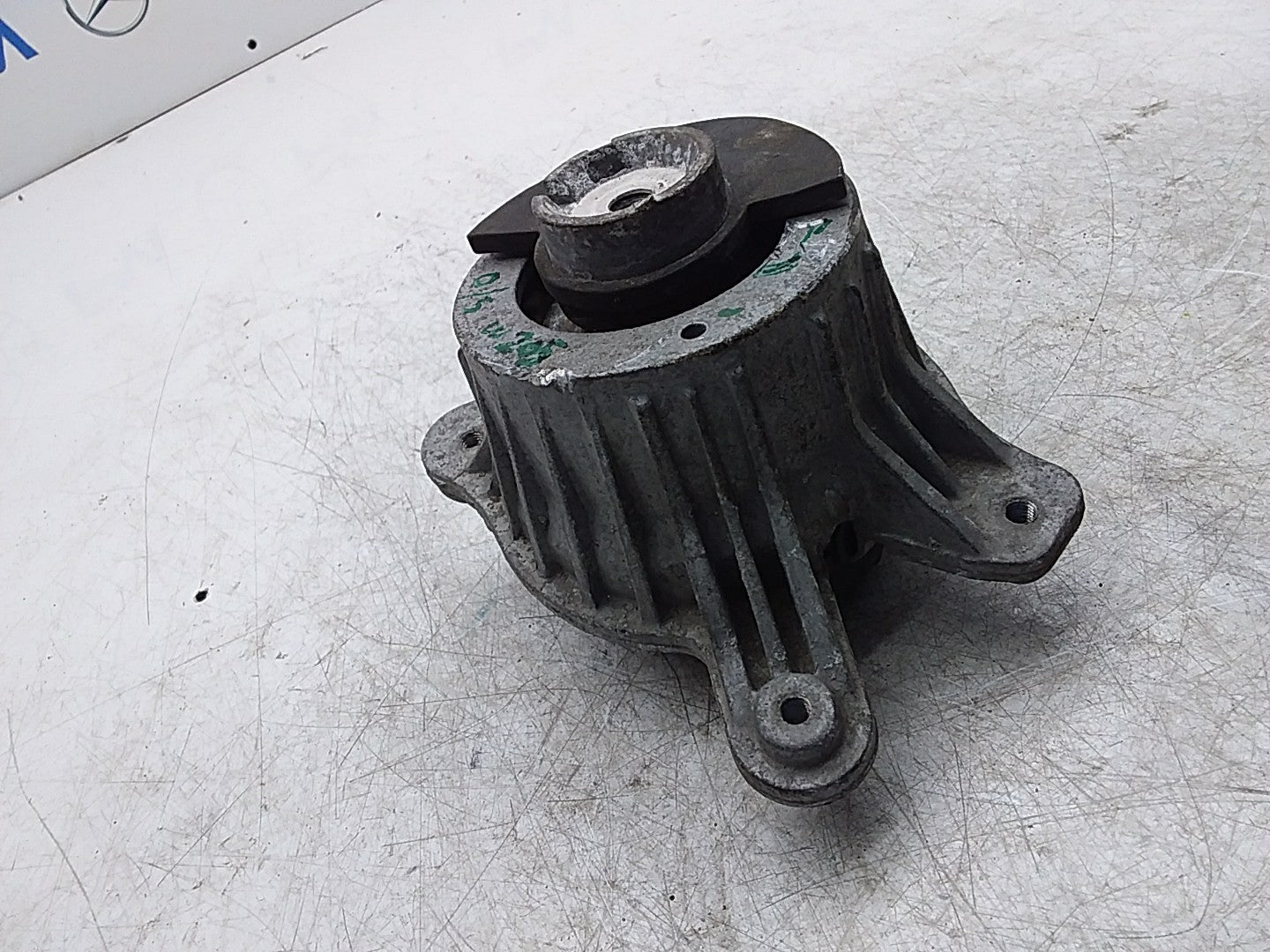 MERCEDES BENZ  C-CLASS W205  ENGINE MOUNT RIGHT OS A2052406717 FMR331