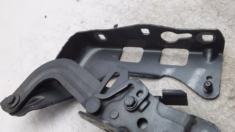 MERCEDES BENZ GLC W253 DRIVER SIDE BONNET HINGE A2538800228 FMR425
