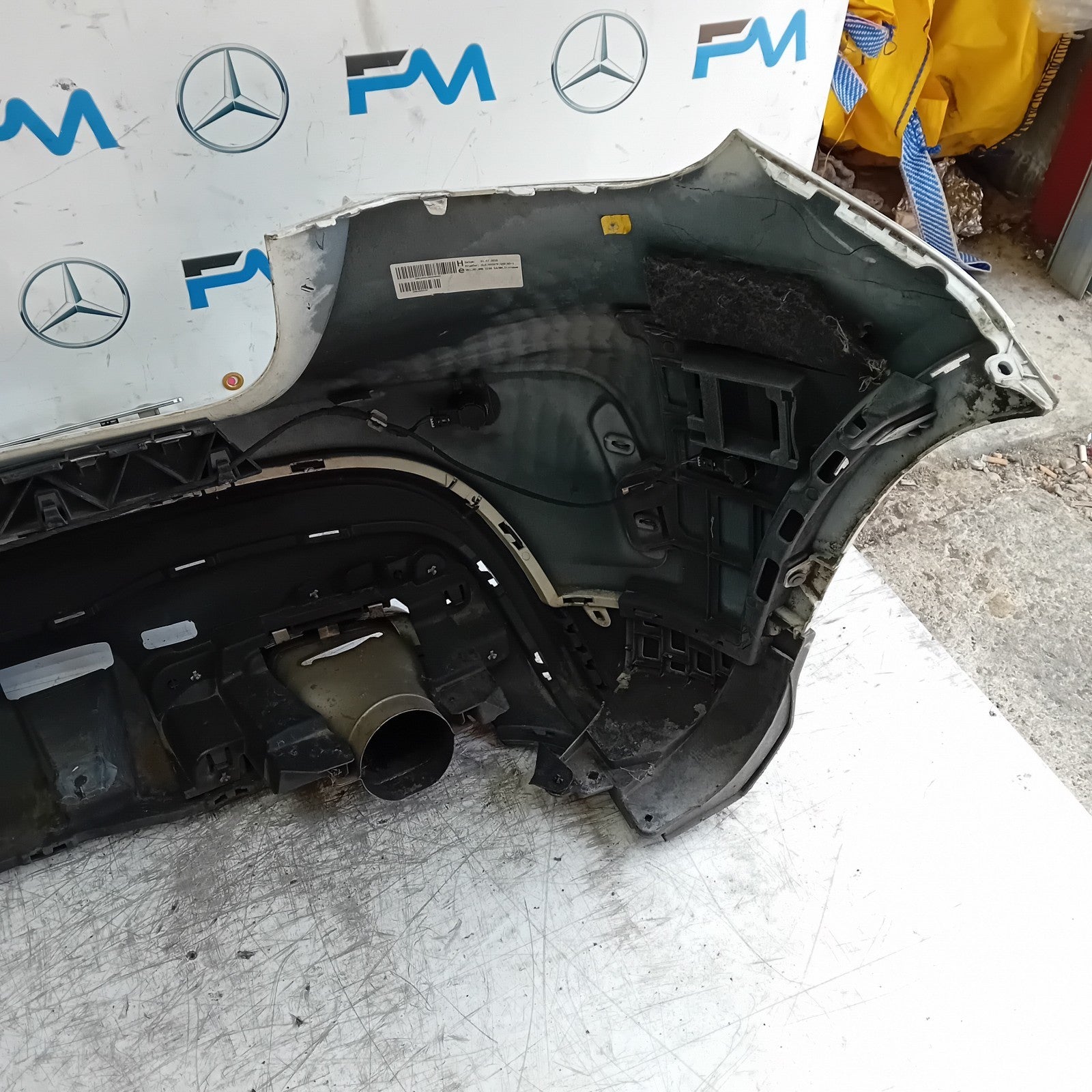 MERCEDES BENZ GLA W156 AMG REAR BUMPER ŴHITE 2016 A1568854340 COMPLETE FMX124