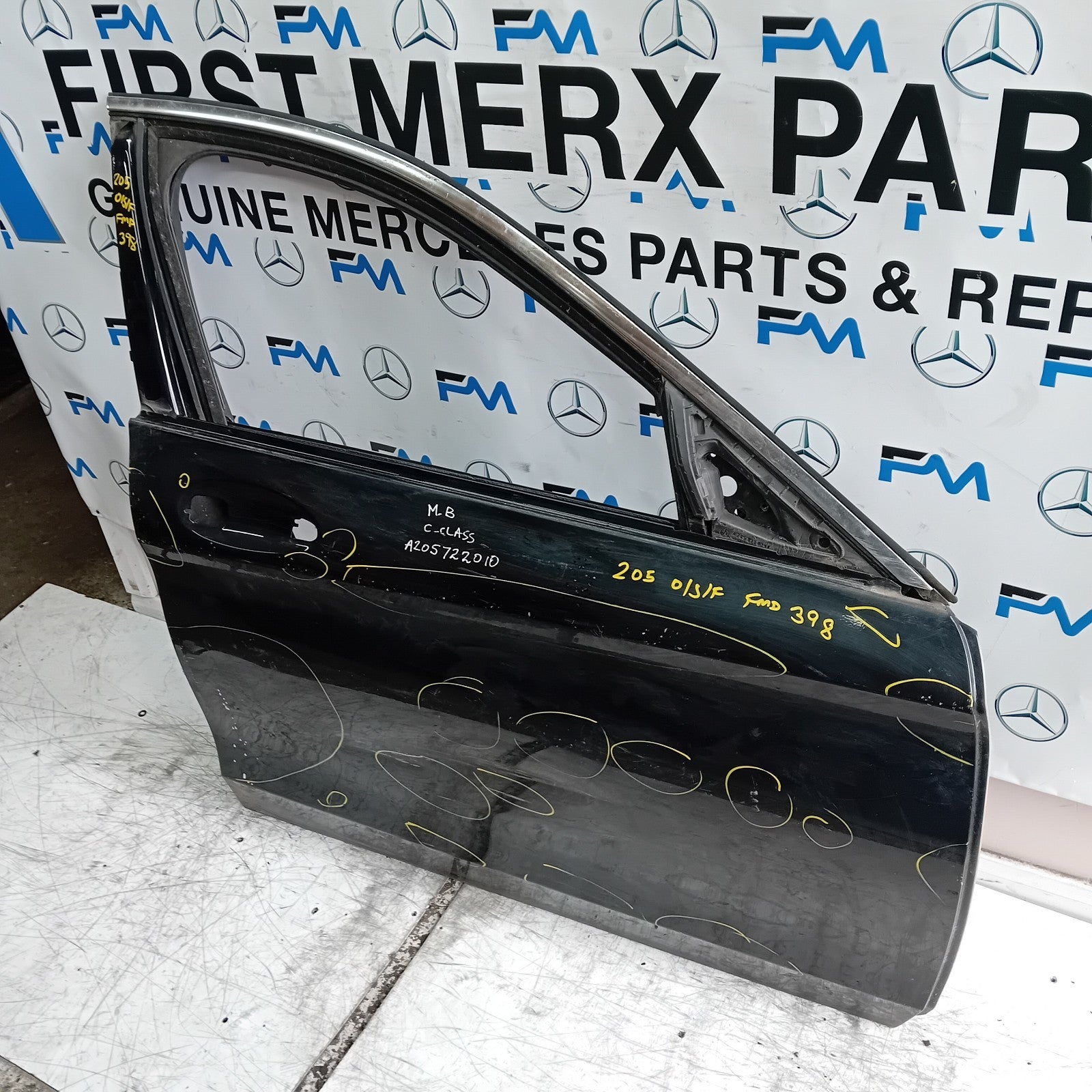 MEECEDS C-CLASS W205 DRIVER FRONT DOOR OSF BLACK 2014 ON FMD398