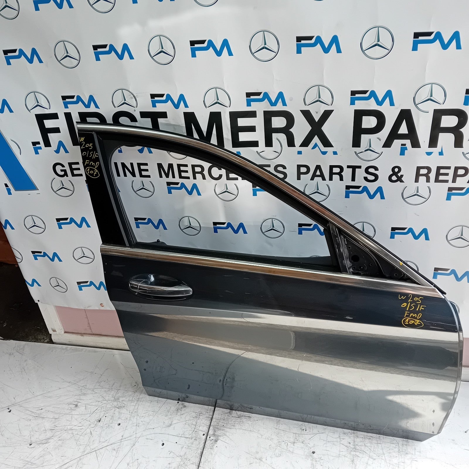 MERCEDES BENZ  C-CLASS W2O5 DRIVER SIDE FRONT DOOR O/S/F COMPLETE GREY FMD107