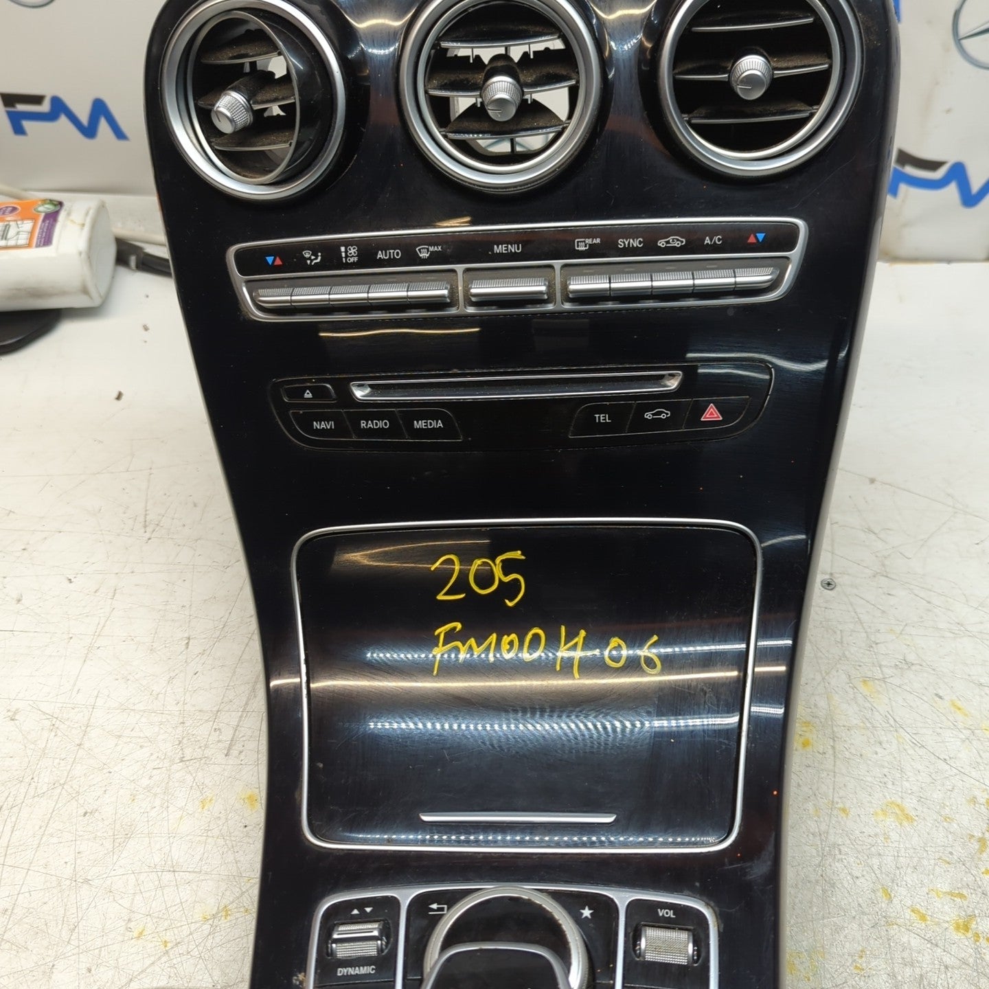  MERCEDES E-CLASS W205 CENTRE CONSOLE + 3 AIR VENT A2054402032 FM001406