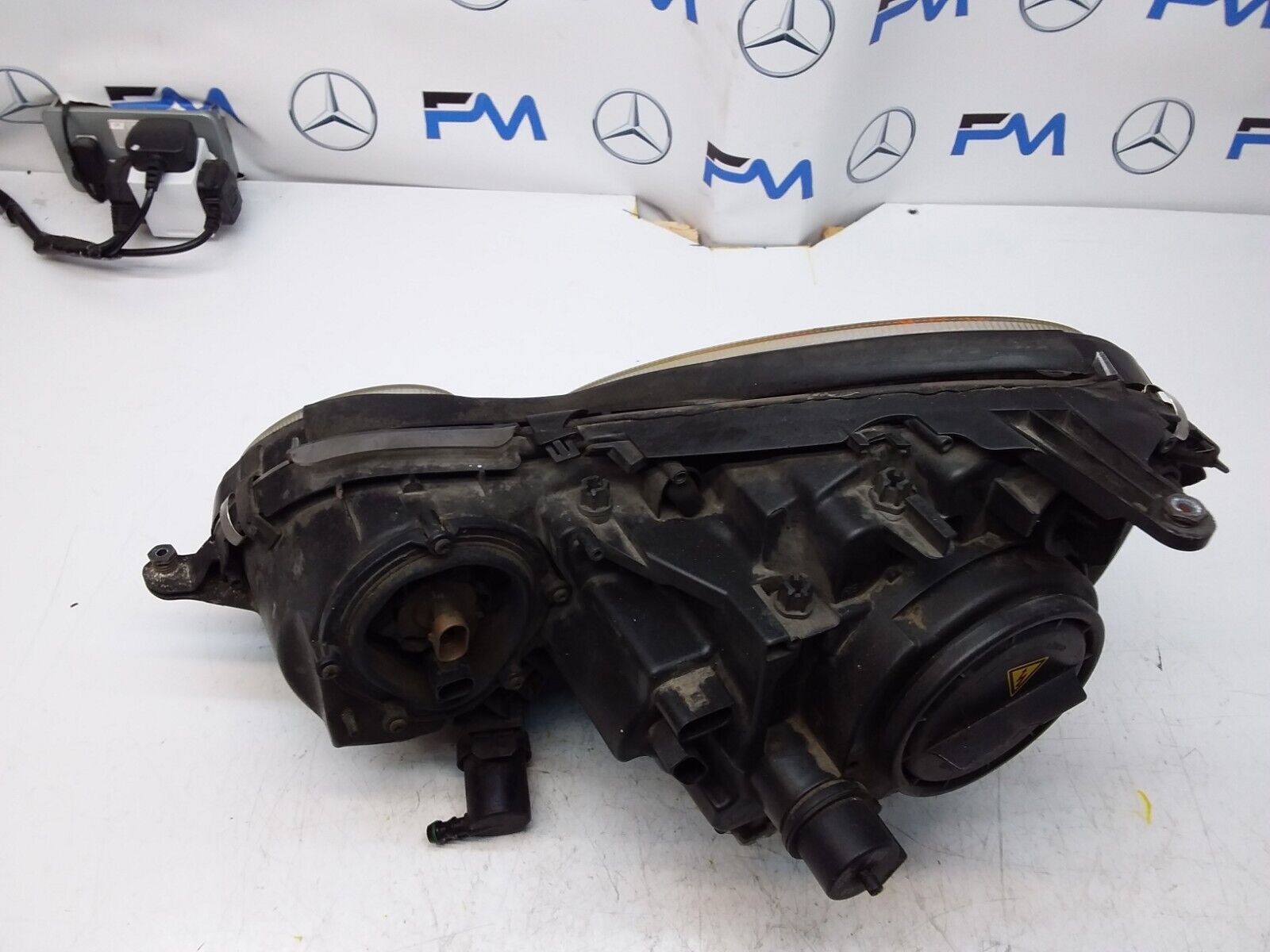 2009 MERCEDES E-CLASS W211 HEADLIGHT DRIVER O/S FMH136