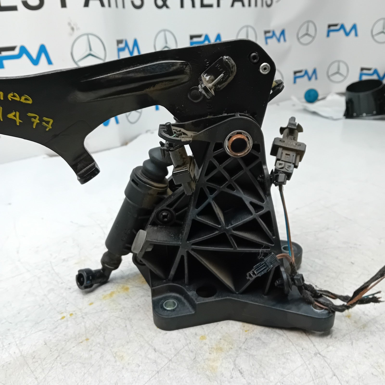 MERCEDES B-CLASS W246 CLUTCH PEDAL WITH CYLIBDER A2462900619 2015  FM001477
