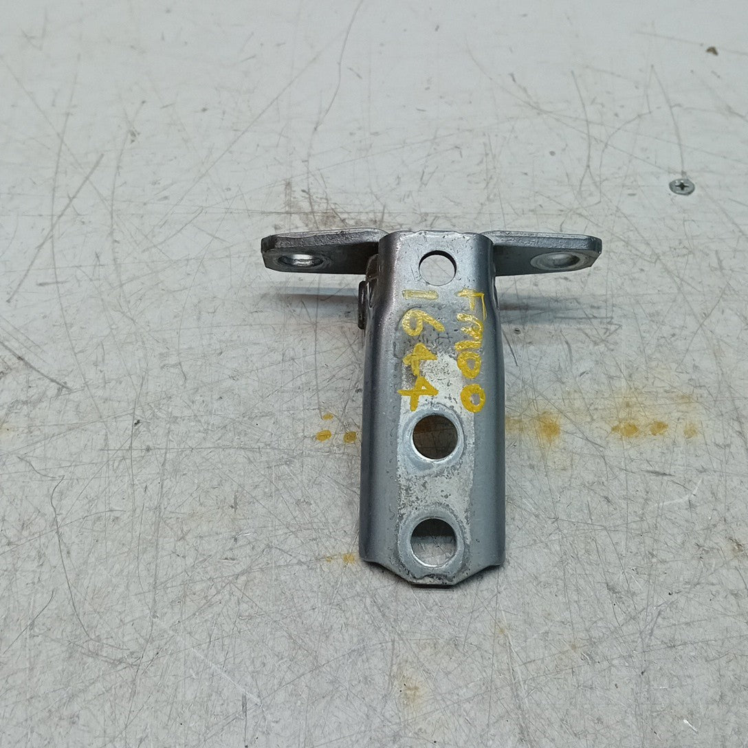 MITSUBISHI OUTLANDER MK3  FRONT DOOR HINGE PANEL E1 A046834 FM001644
