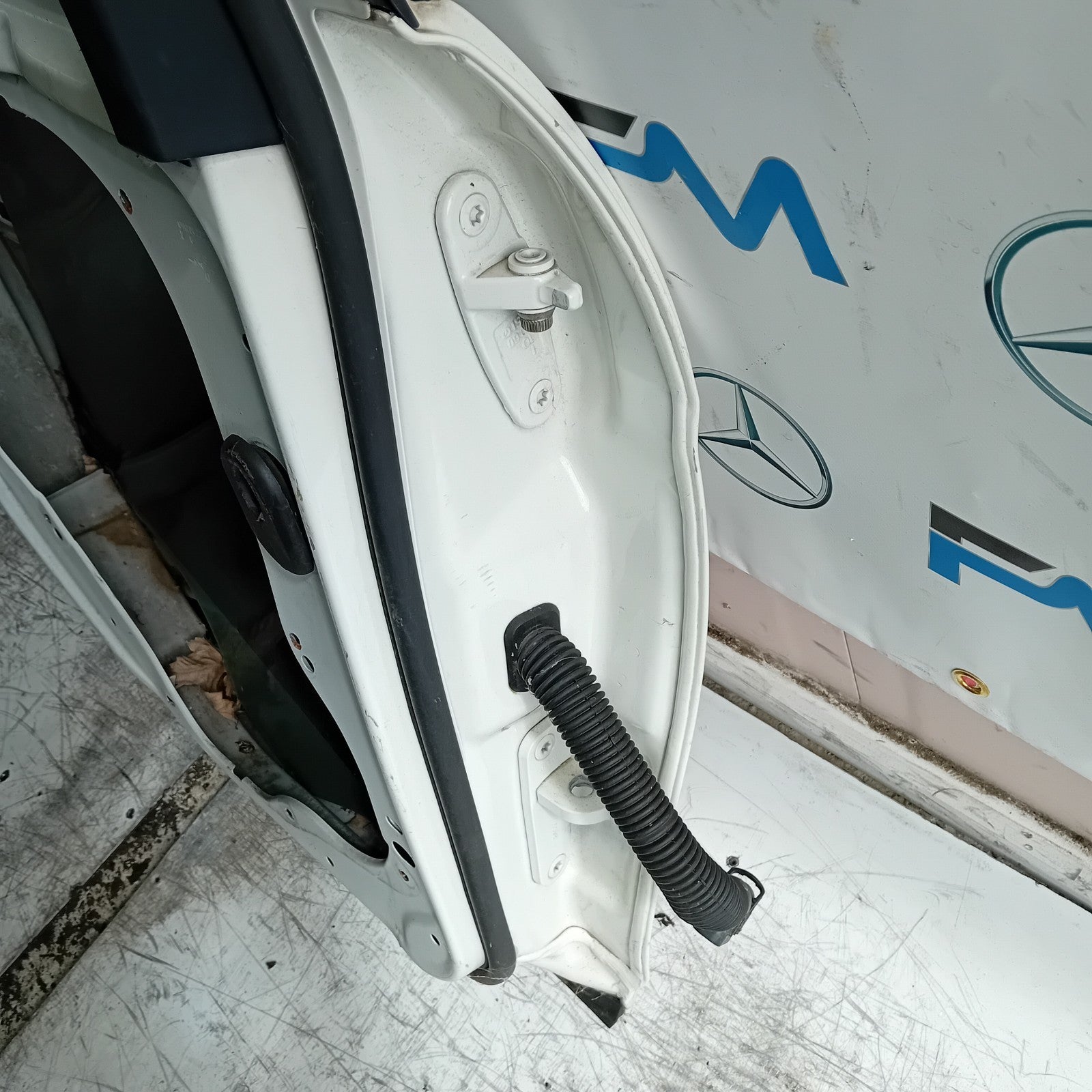 MERCEDES C-CLASS W204 SLN PASSENGER REAR DOOR NSR WHITE 2008-14 FMD426