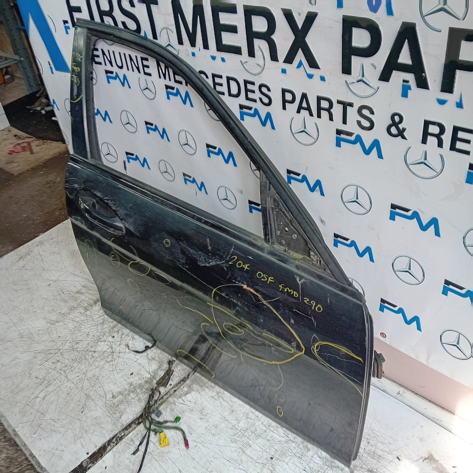 MERCEDES BEBZ C-CLASS W204 DRIVER SIDE FRONT DOOR OSF FMD290