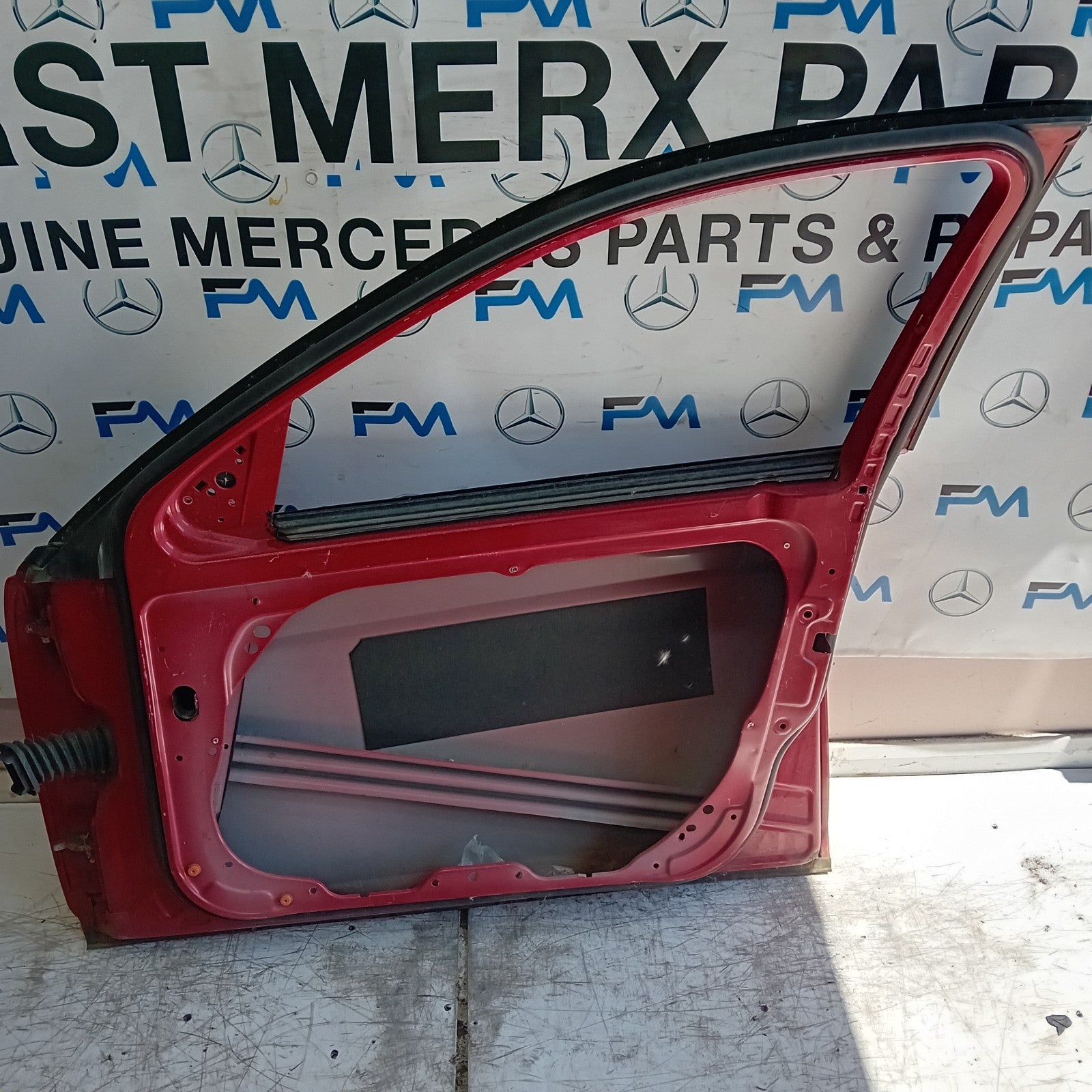 MERCEDES C-CLASS W204 SLN DRIVER FRONT DOOR OSF RED 2008-14 FMD456