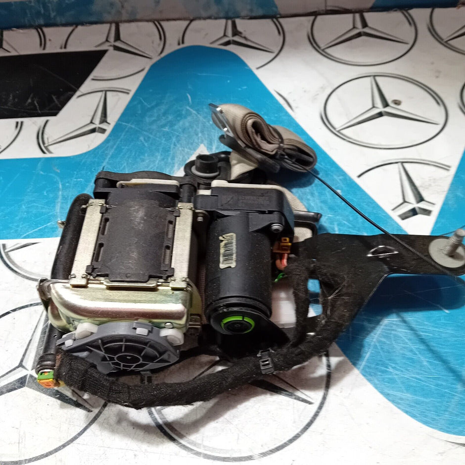 MERCEDES E-CLASS 13-16 S212 W212 PASSENGER SIDE FRONT SEAT BELT & PRETENSIONER