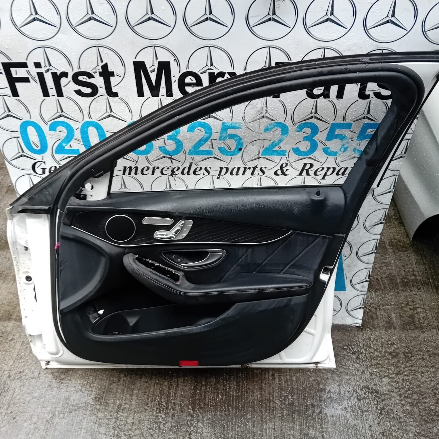 MERCEDES BENZ C-CLASS  W205  DRIVER SIDE FRONT DOOR ( OFF SIDE FRONT )