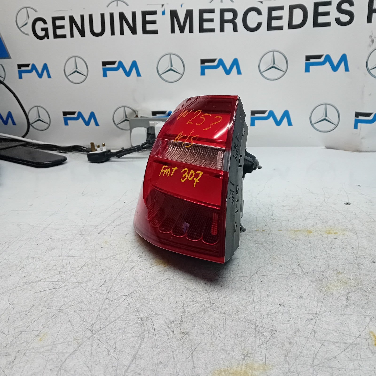 MERCEDES BENZ  GLC W253 PASSENGER SIDE LEFT REAR TAIL LIGHT 2016 FMT307