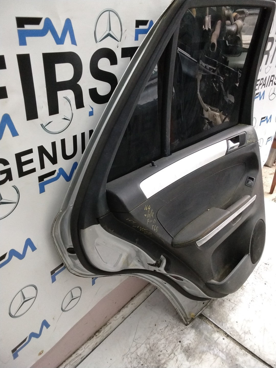 MERCEDES M-CLASS W164  PASSENGER REAR DOOR NSR GREY 2005-11 FMD565