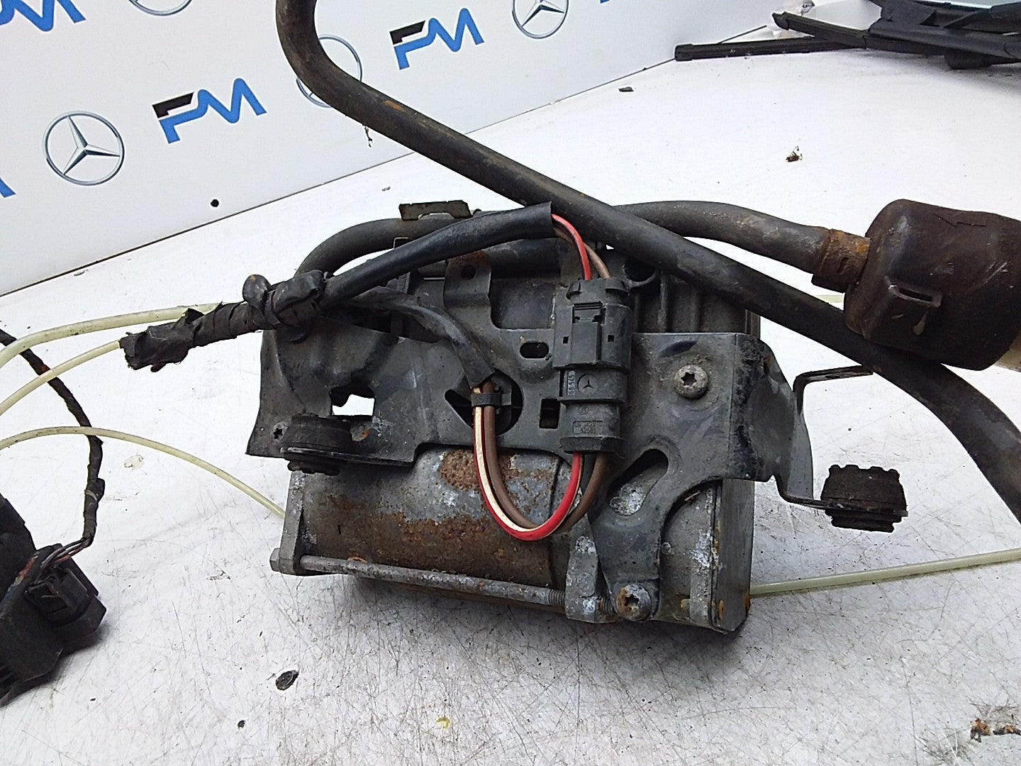 MERCEDES E-CLS W212 AIR SUSPENSION COMPRESSOR PUMP A2123200404 FMR297