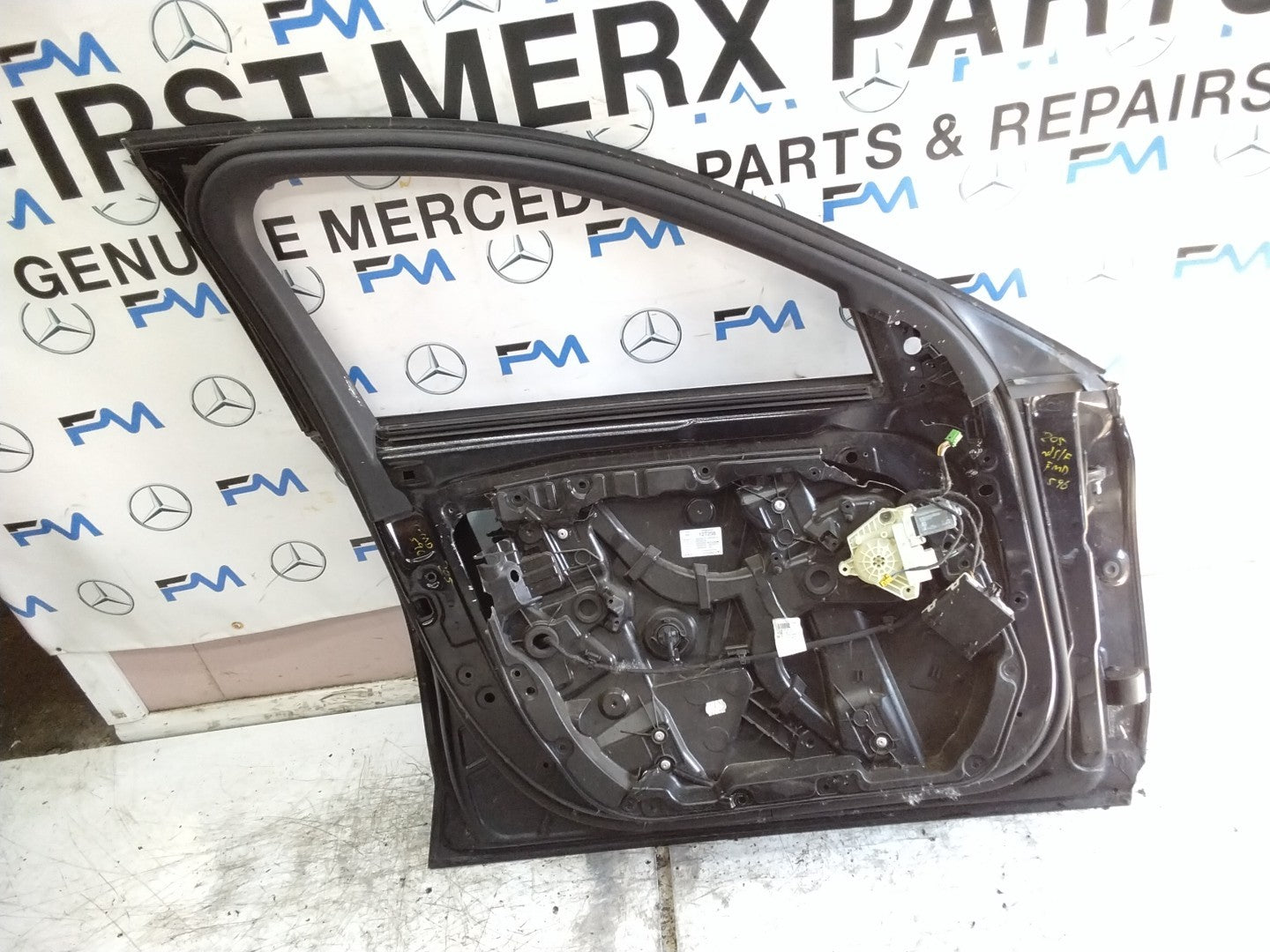 MERCEDES C-CLS W205 SLN PASSENGER FRONT DOOR NSF BLACK 2014-21  FMD596