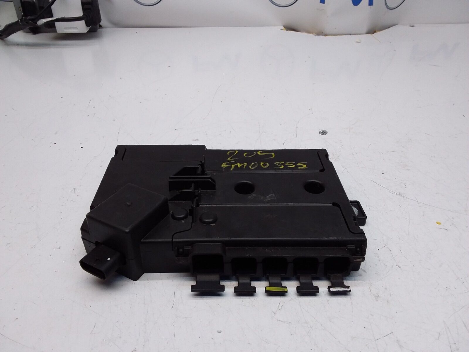 Mercedes C-Class W205 Front Inboard Fuxebox Module Unit A2055402850 FM00355