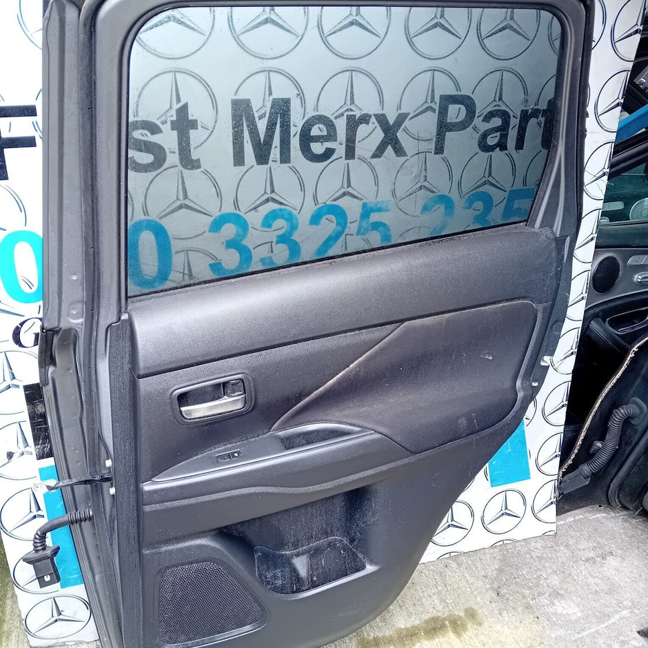 MERCEDES BENZ GLA  W156  DRIVER SIDE REAR DOOR ( OFF SIDE REAR )