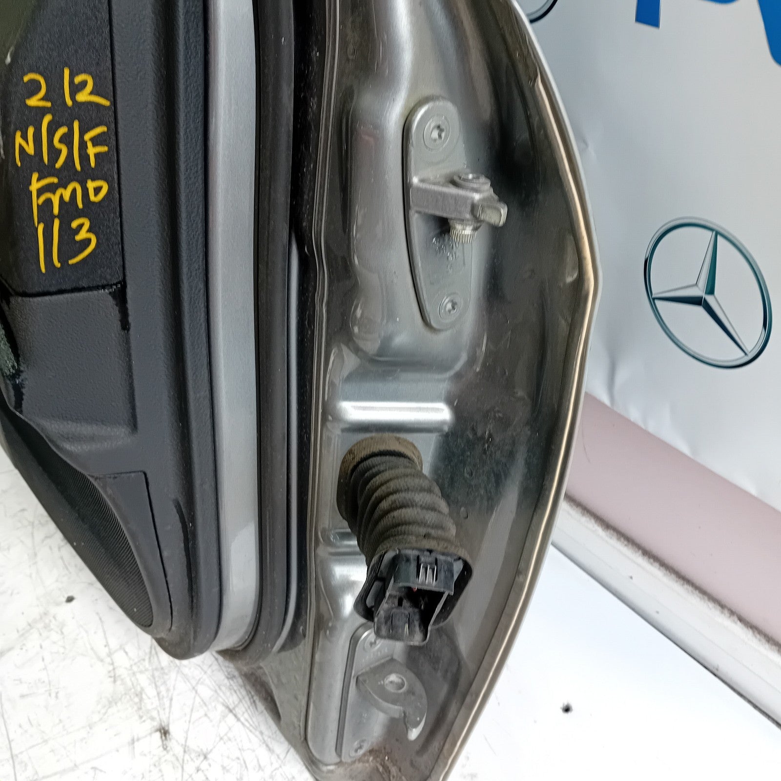 MERCEDES BENZ  E-CLASS W212 PASSENGE SIDE FRONT DOOR N/S/F COMPLETE GREY FMD113