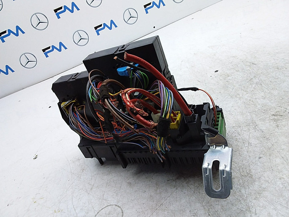 MERCEDES BENZ  E-CLASS W212  FUSE BOX RELAY BOX A2129009522 FMR481