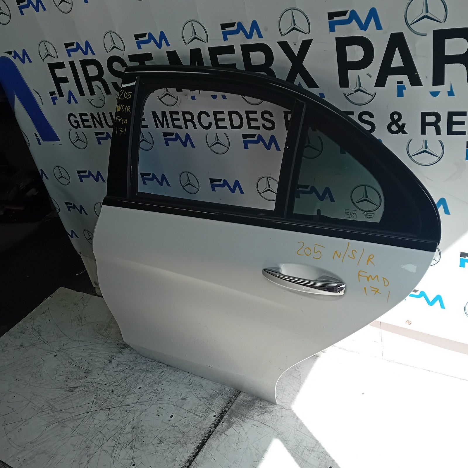 MERCEDES C-CLASS W205 COUP PASSENGER REAR DOOR NSR WHITE 2014 ON COMPLETE FMD171