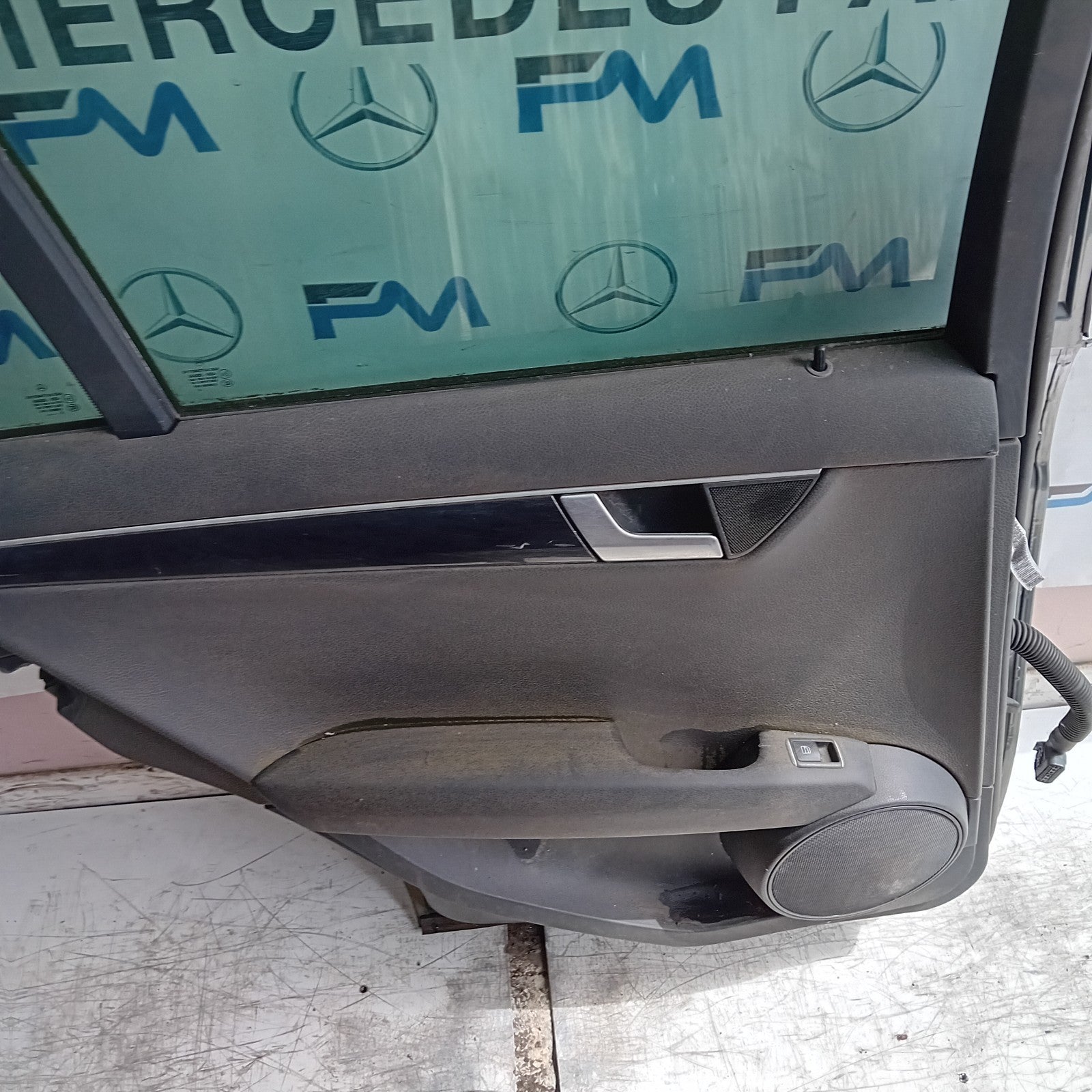 MERCEDES C-CLASS W204 EST PASSENGER REAR DOOR NSR GREY 2008-14 COMPLETE FMD427