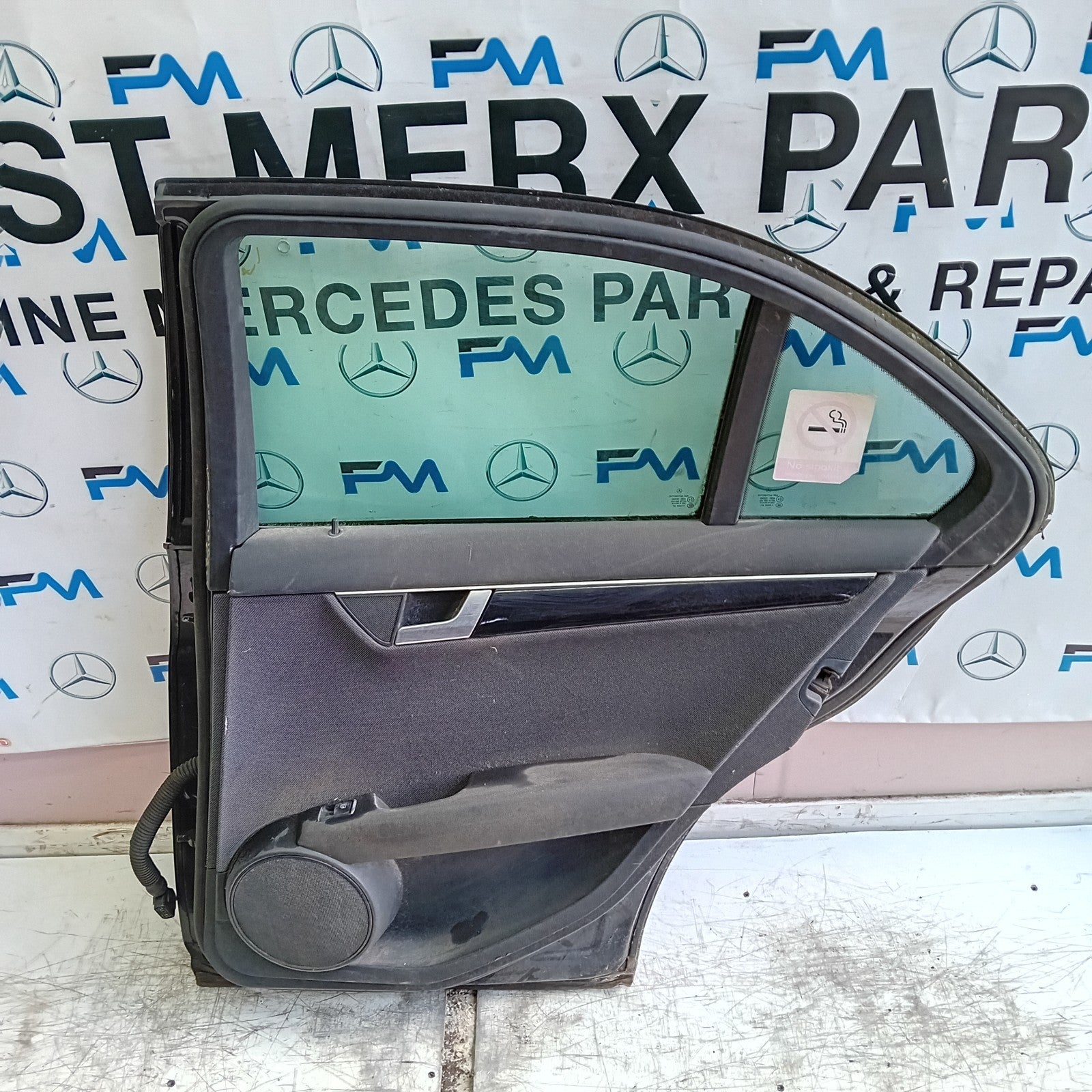 MERCEDES C-CLASS W204 SLN DRIVER REAR DOOR OSR BLACK 2008-14 COMPLETE FMD421