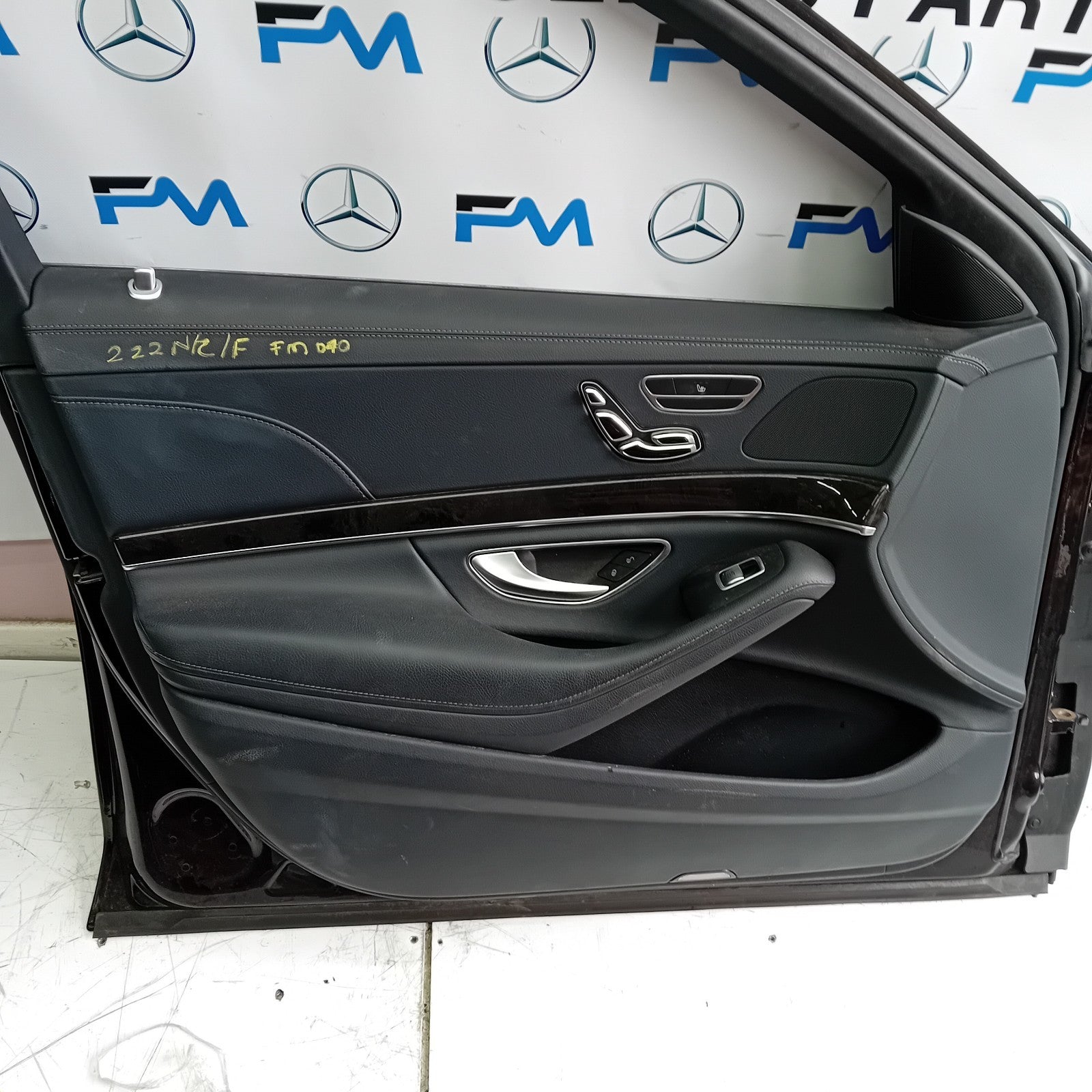 MERCEDES BENZ S-CLASS W222 PASSENGER SIDE FRONT DOOR N/S/F COMPLETE BROWN FMD40