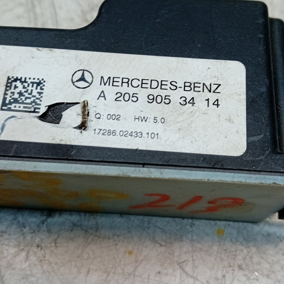 MERCEDES C-CLASS VOLTAGE CONVERTER AUXILIARY BATTERY W205 A2059053414 FM001536