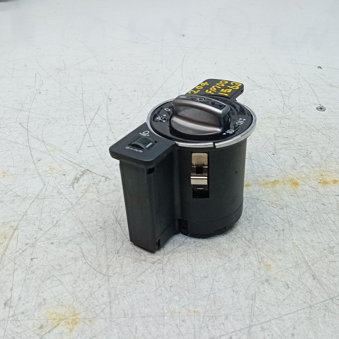 MERCEDES C-CLASS W205 HEADLIGHT CONTROL SWITCH 2014 A2045453004 FM001563