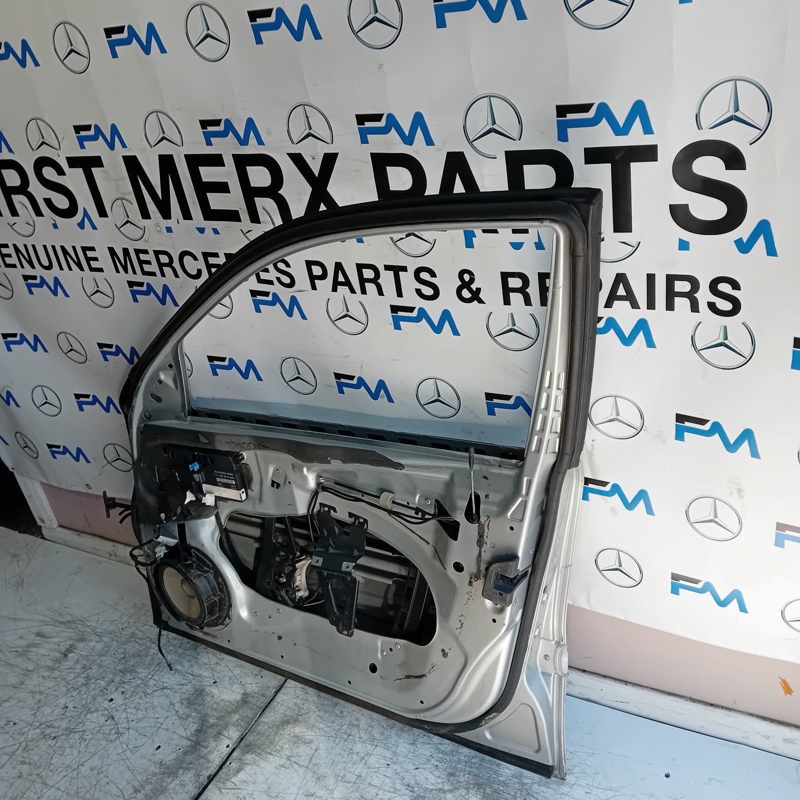 MERCEDES BENZ  E-CLASS W212 DRIVER FRONT DOOR OSF SILVER 2013  FMD483
