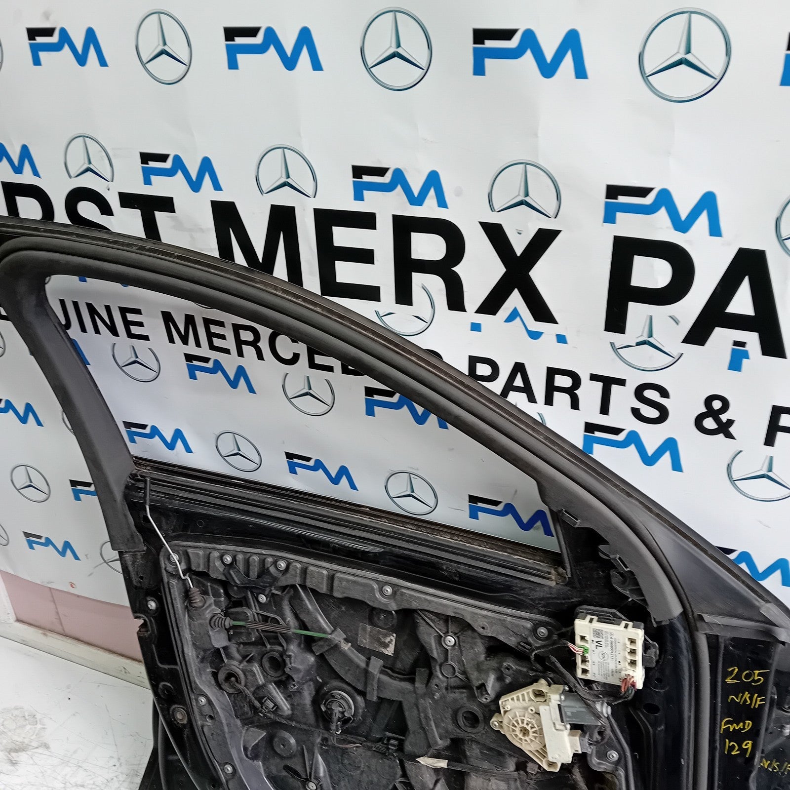 MERCEDES BENZ C-CLASS W205 PASSENGER SIDE FRONT DOOR N/S/F  BLACK FMD129