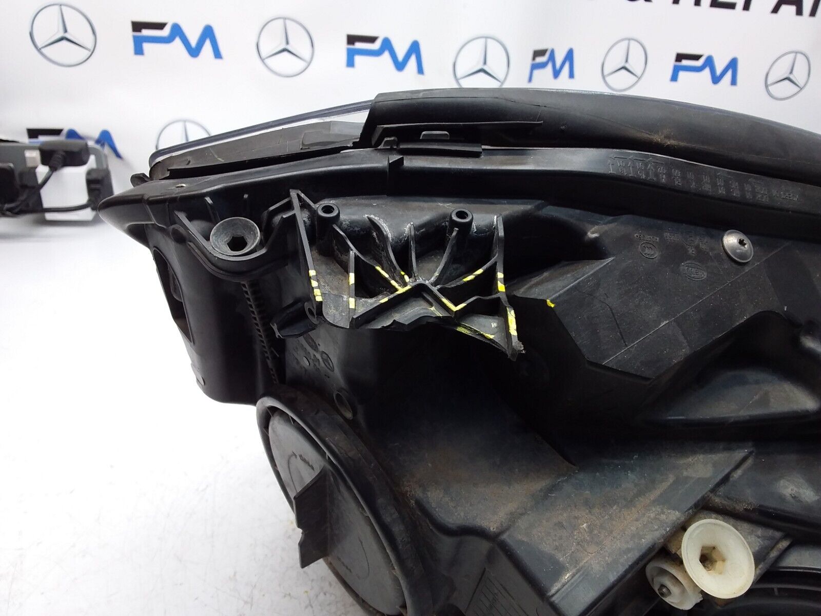 2015 MERCEDES A-CLASS W176 HEADLIGHT PASSENGER NS A1768204461 FMH113 (Damaged)