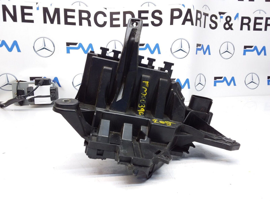 Mercedes C-CLASS W205 Fuse Relay Junction Box A2055402350 FM00390