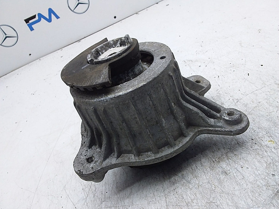 MERCEDES BENZ  C-CLASS  W205  ENGINE MOUNT RIGHT OS A2052406717 FMR362