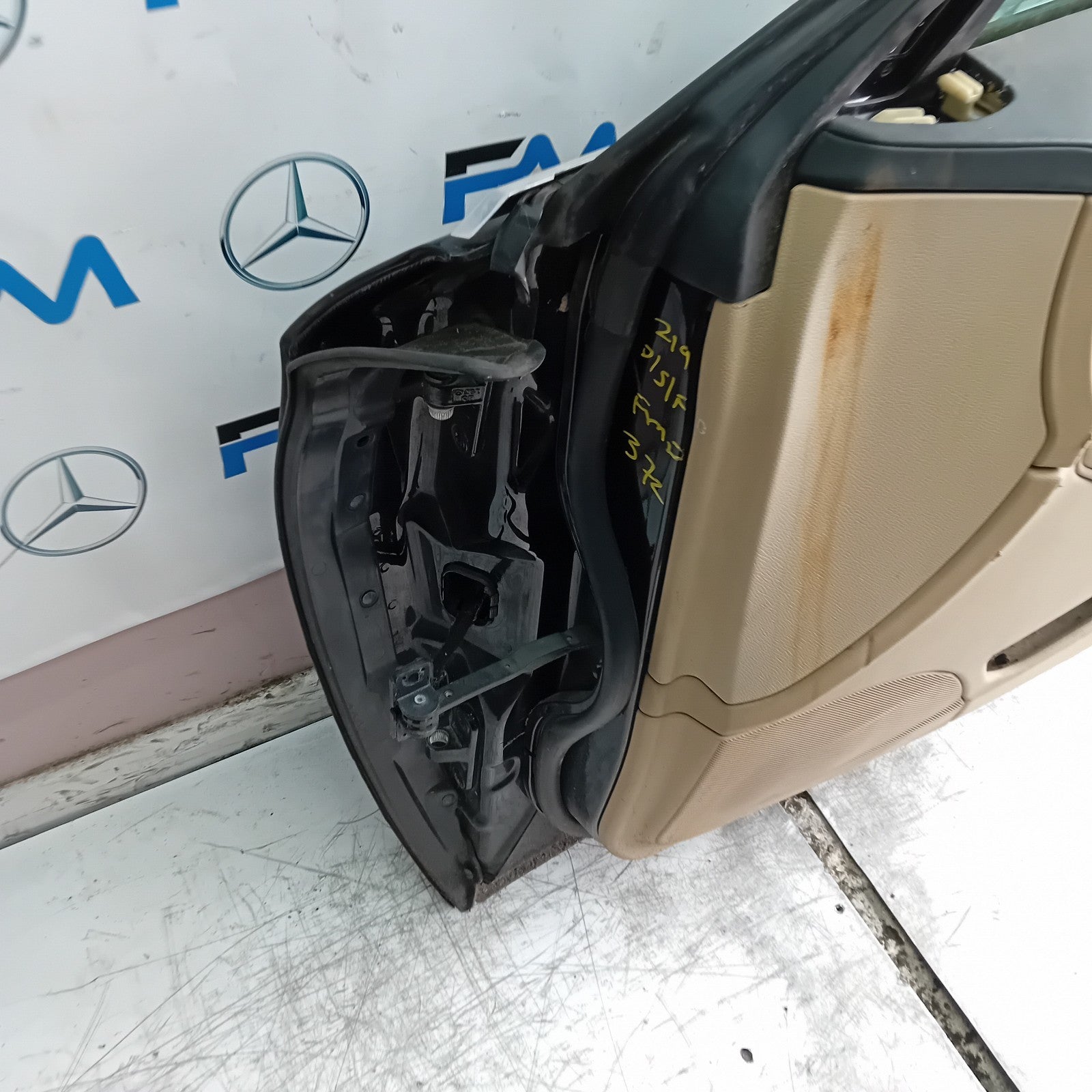 MERCEDES BENZ CLS W219 CP DRIVER FRONT DOOR OSF BLACK 2005-10  COMPLETE FMD372